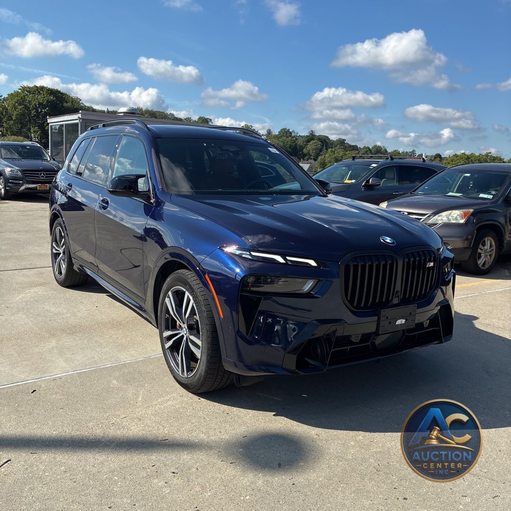 2023 BMW X7 M60i