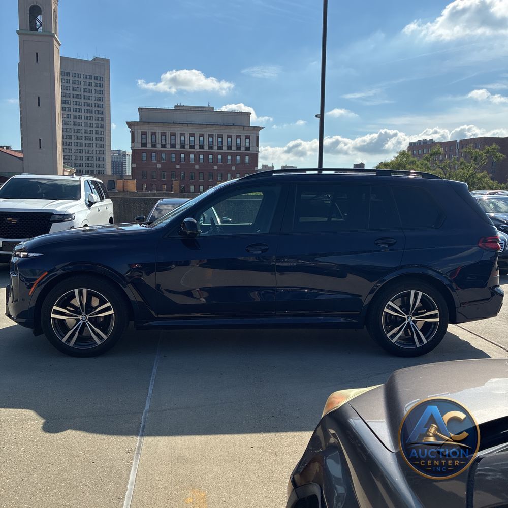 2023 BMW X7 M60i