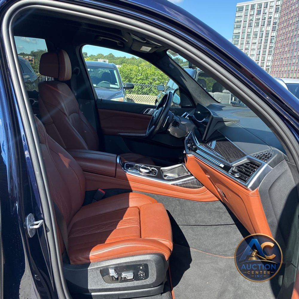 2023 BMW X7 M60i