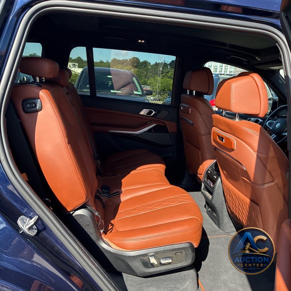 2023 BMW X7 M60i