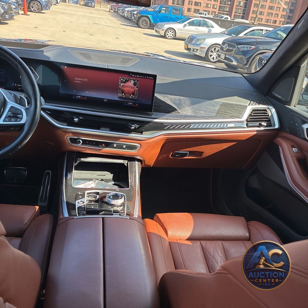 2023 BMW X7 M60i