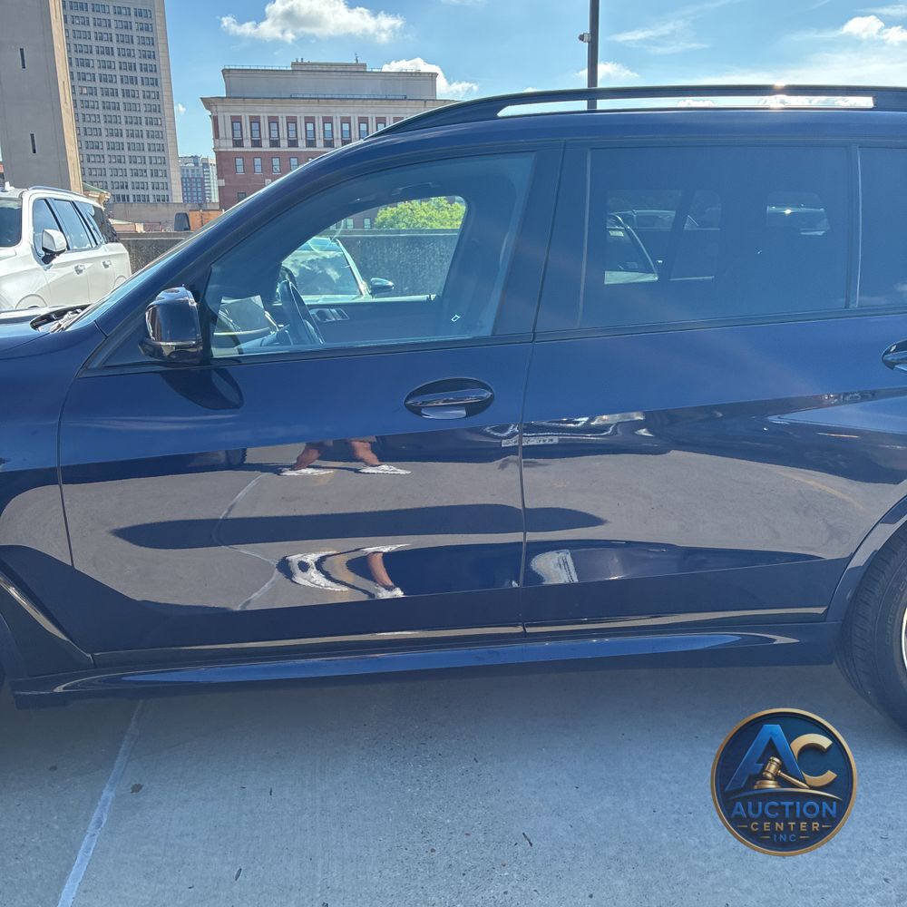 2023 BMW X7 M60i