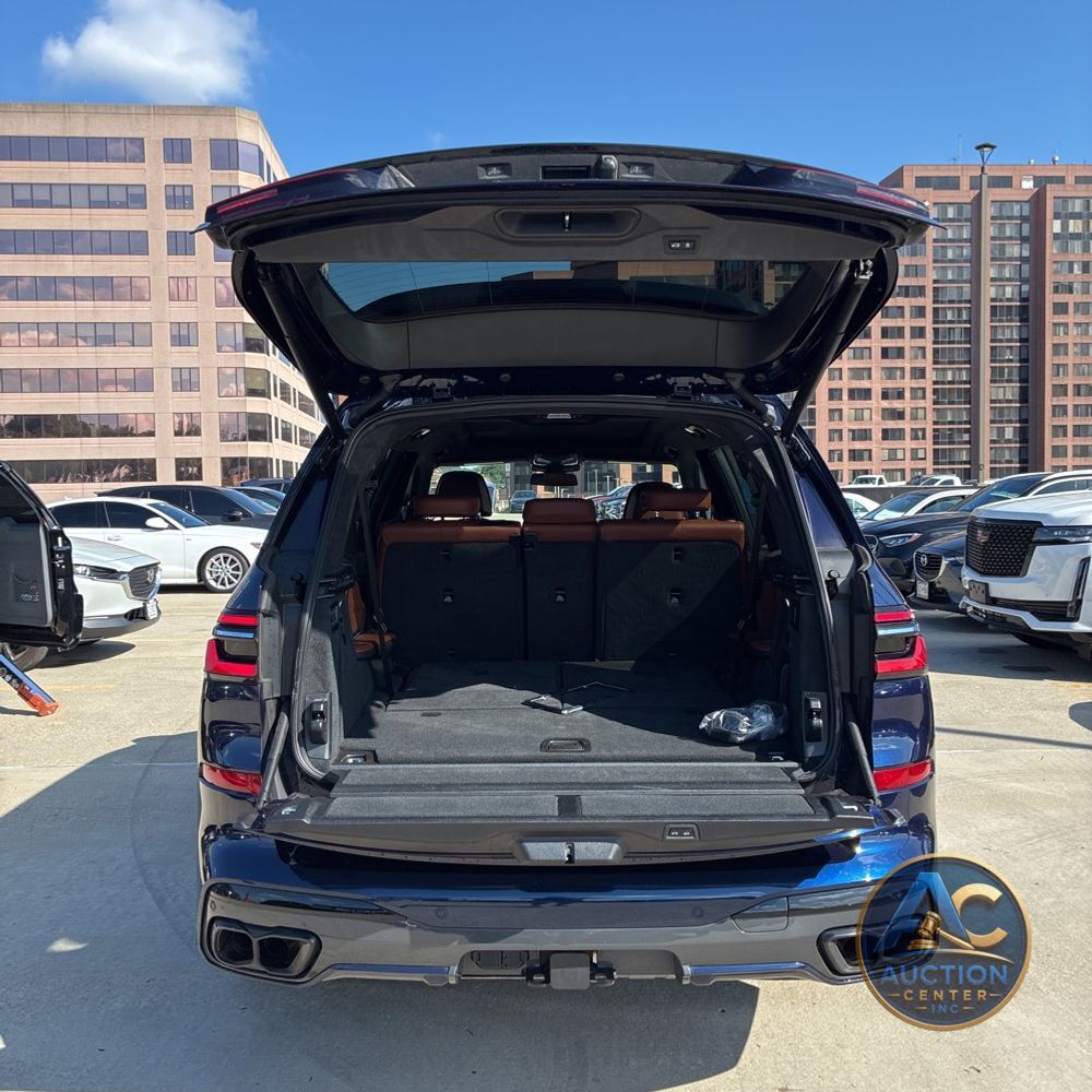 2023 BMW X7 M60i