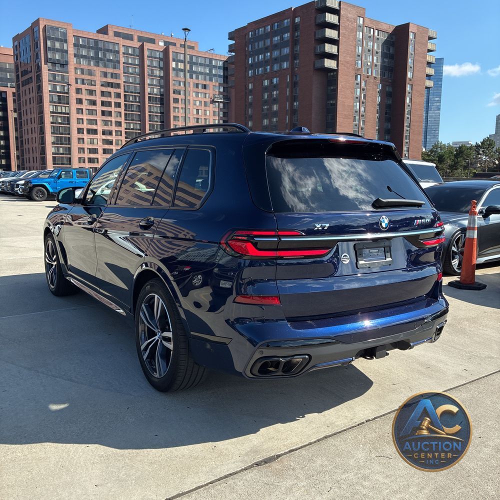 2023 BMW X7 M60i