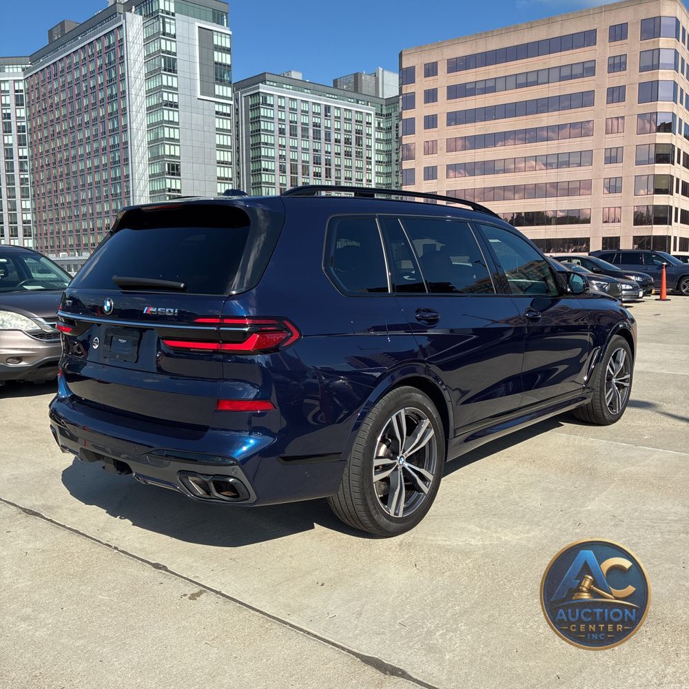 2023 BMW X7 M60i