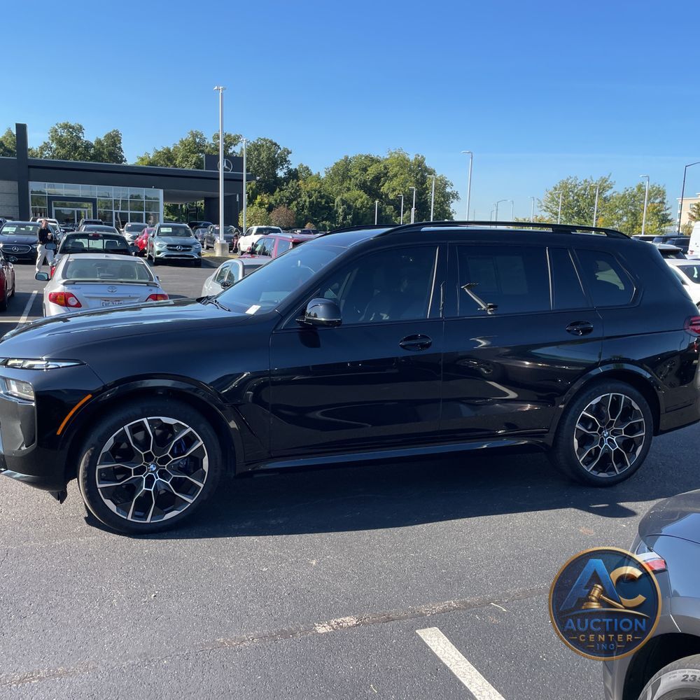 2023 BMW X7 M60i
