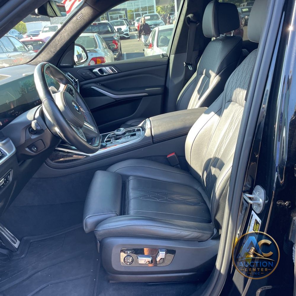 2023 BMW X7 M60i