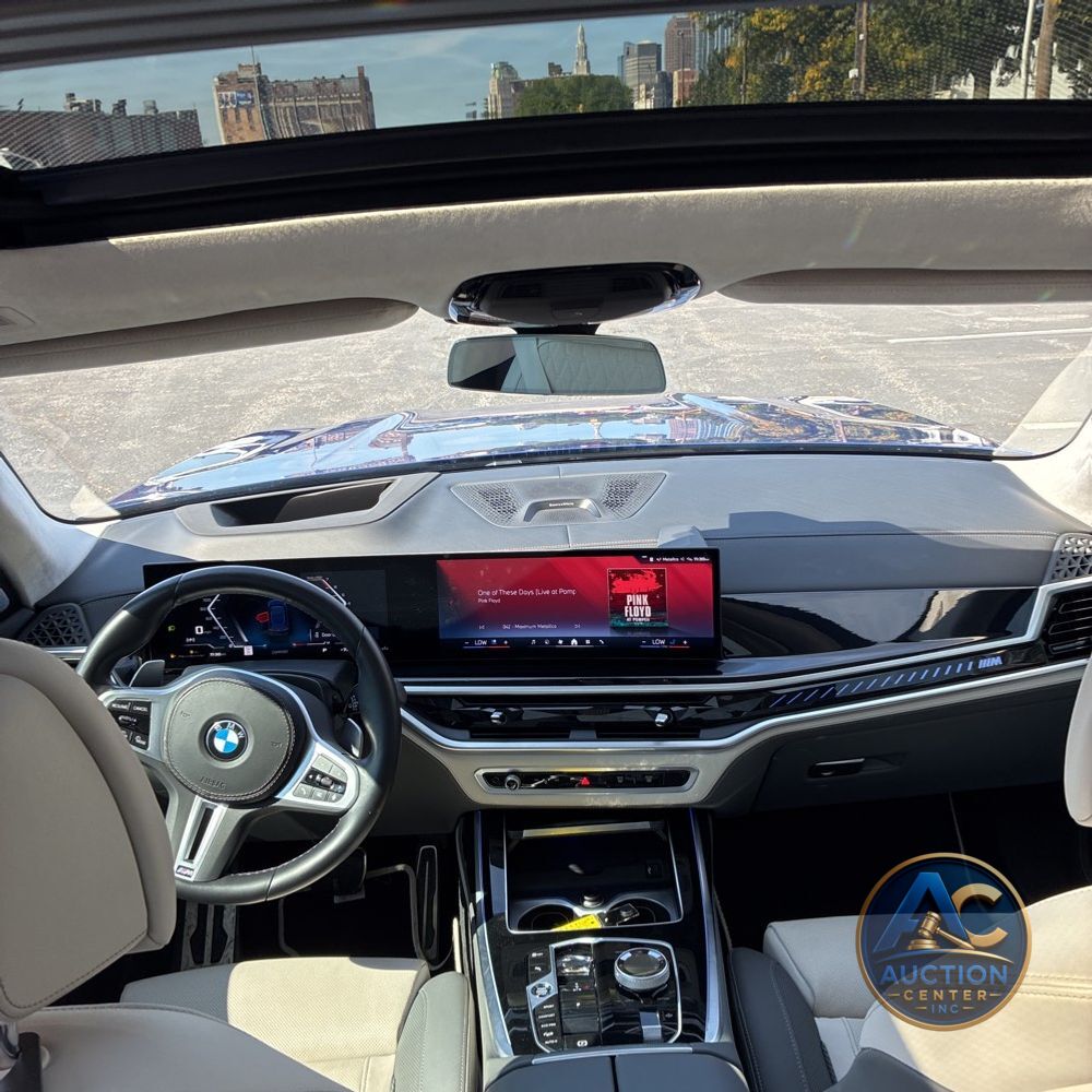2024 BMW X7 M60i