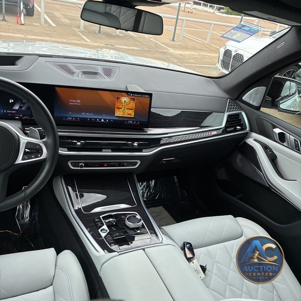 2025 BMW X5 M60i