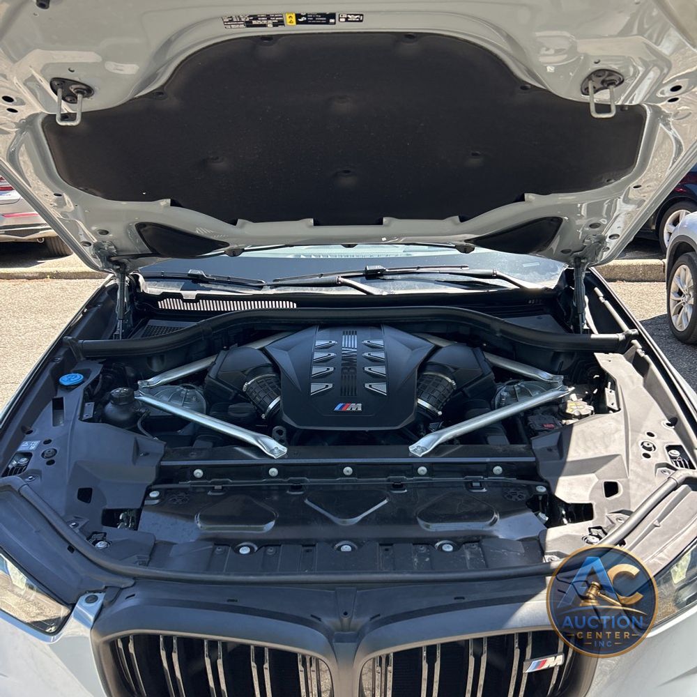 2025 BMW X5 M60i