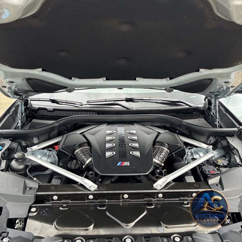 2025 BMW X5 M60i