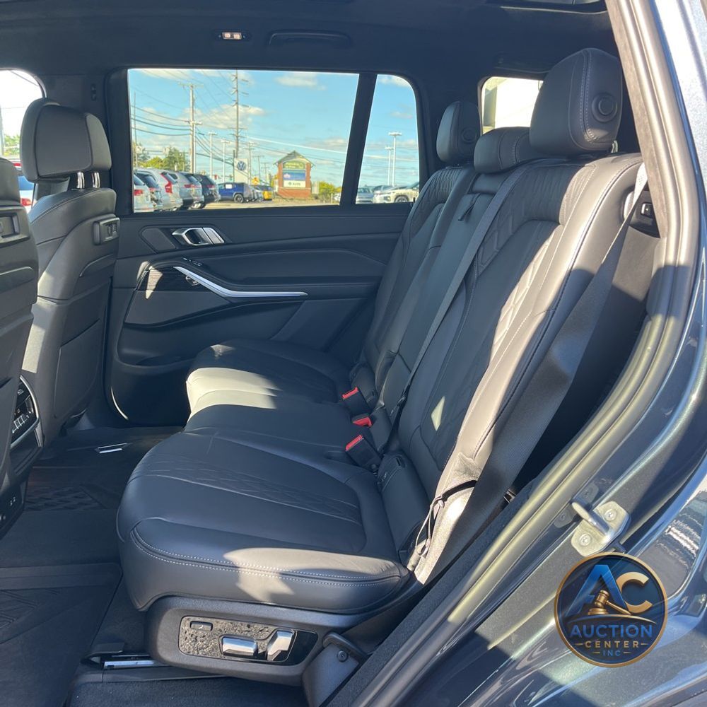 2022 BMW X7 M50i