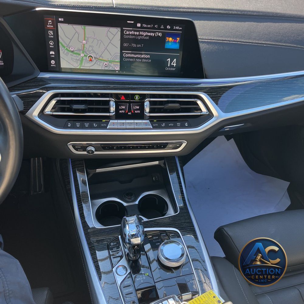 2022 BMW X7 M50i