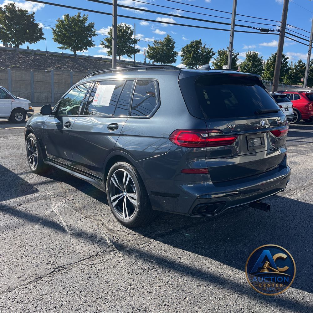 2022 BMW X7 M50i