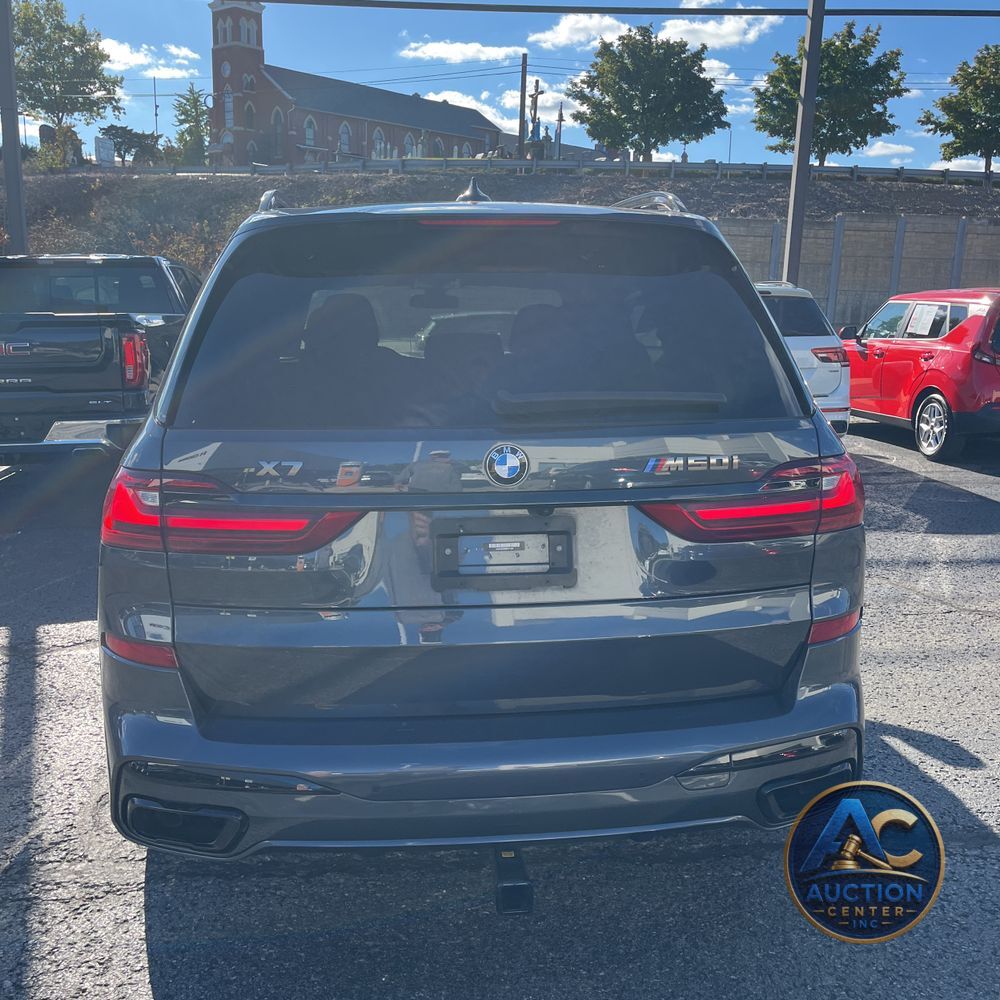 2022 BMW X7 M50i