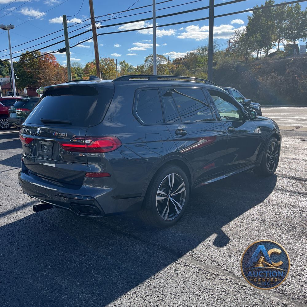 2022 BMW X7 M50i