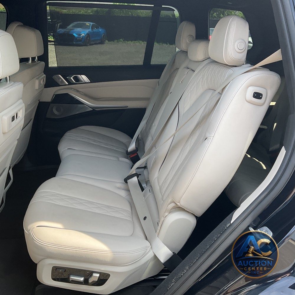 2021 BMW X7 M50i