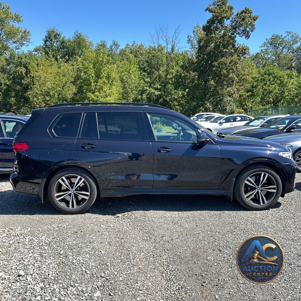 2022 BMW X7 M50i
