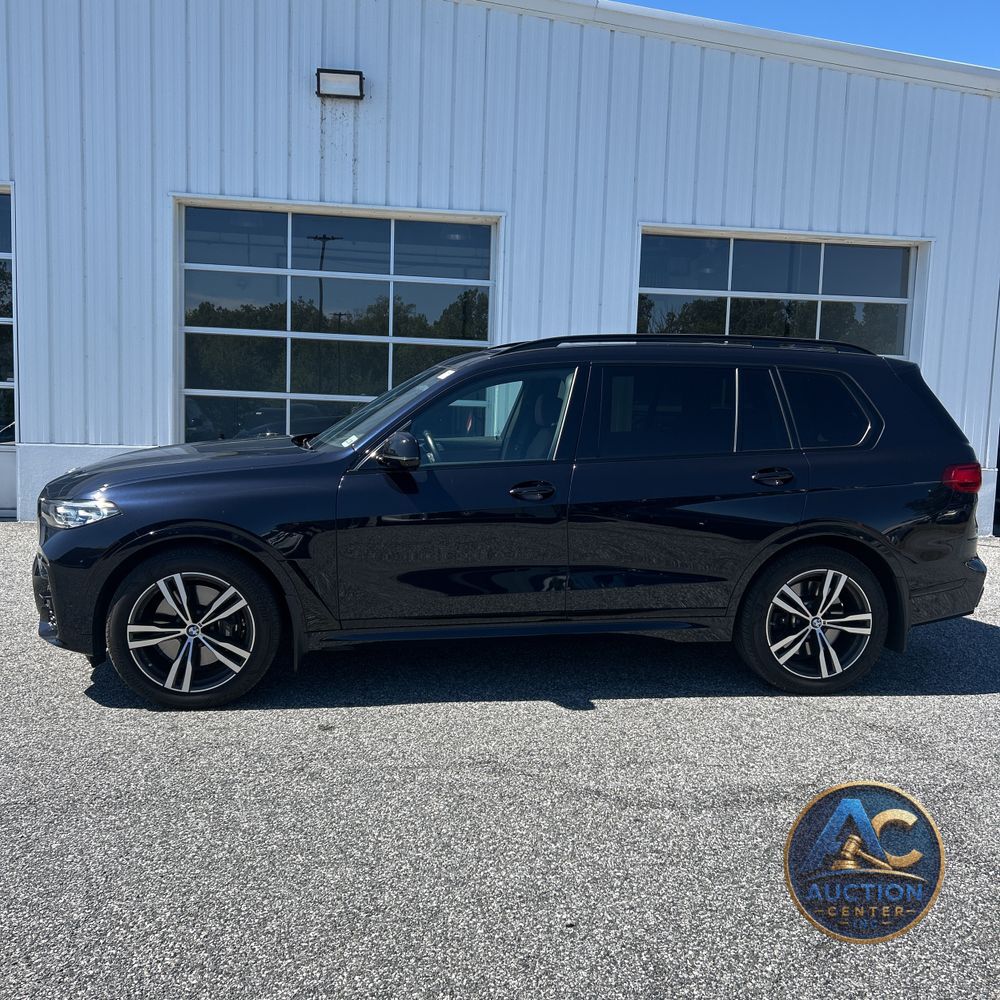 2022 BMW X7 M50i