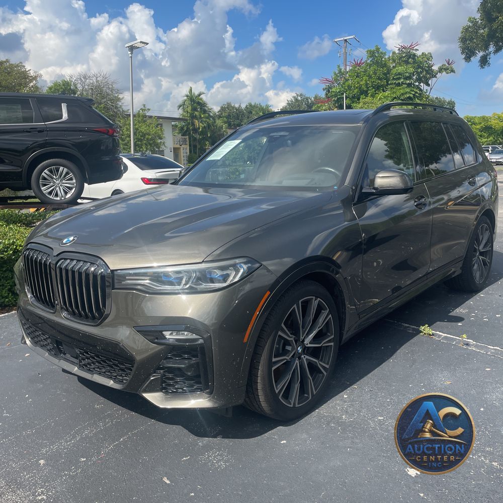 2022 BMW X7 M50i