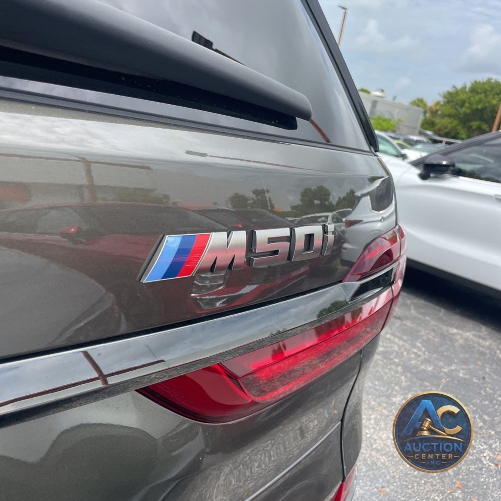 2022 BMW X7 M50i