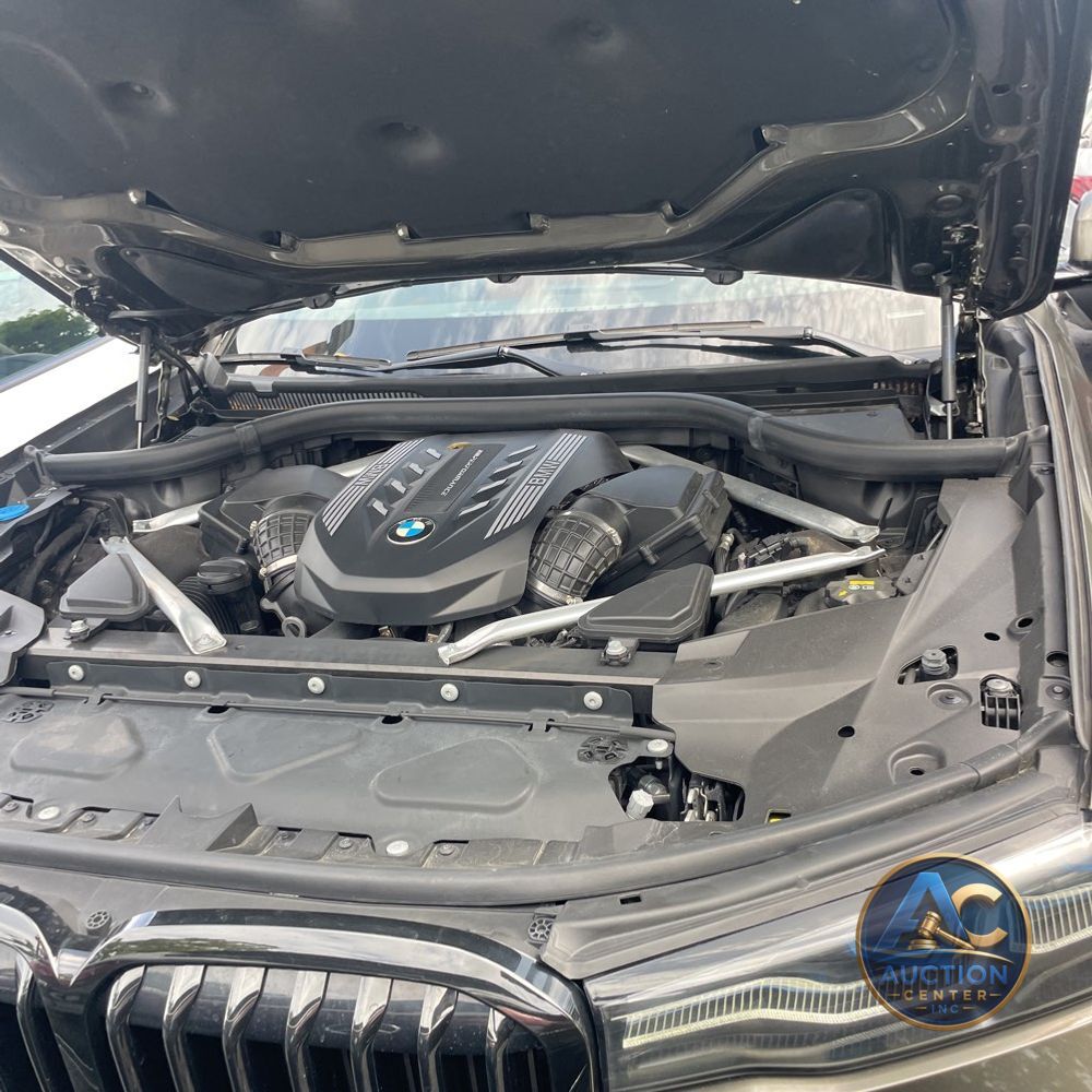 2022 BMW X7 M50i