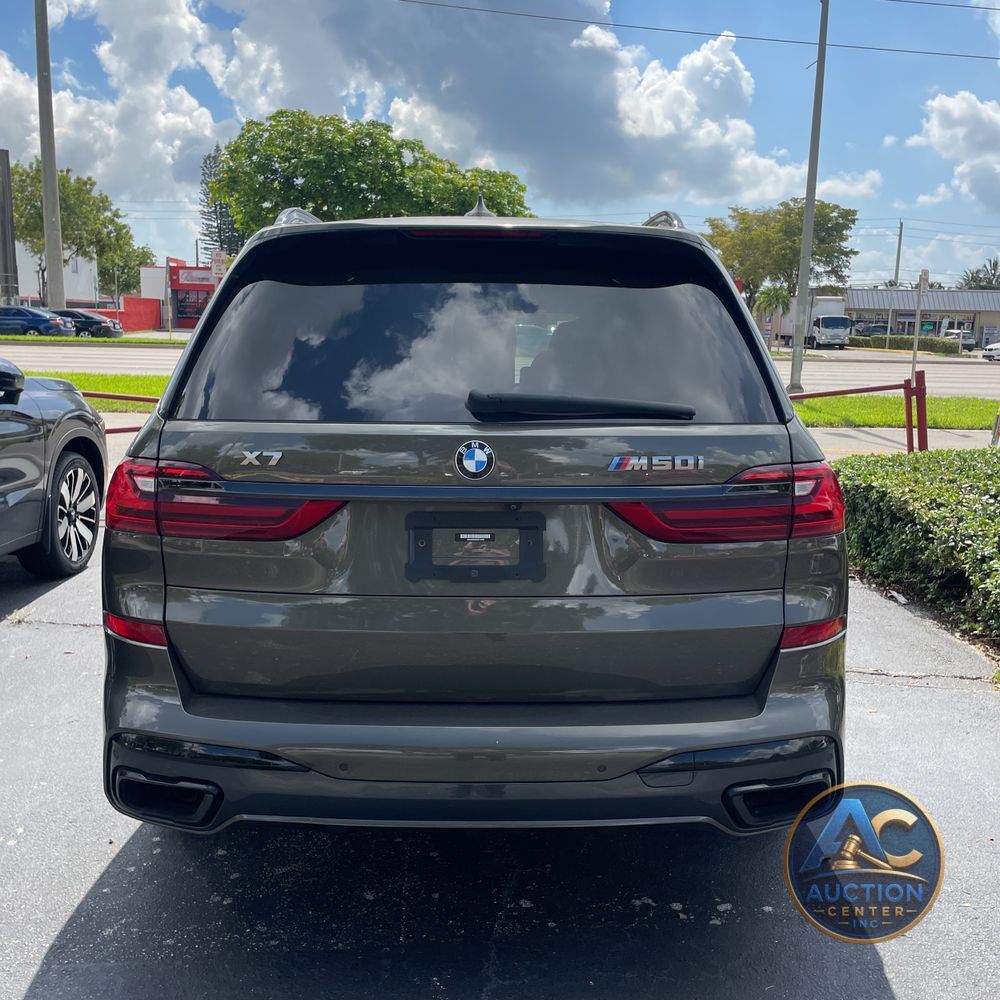 2022 BMW X7 M50i