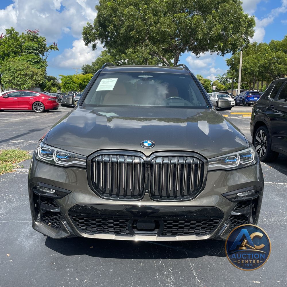 2022 BMW X7 M50i