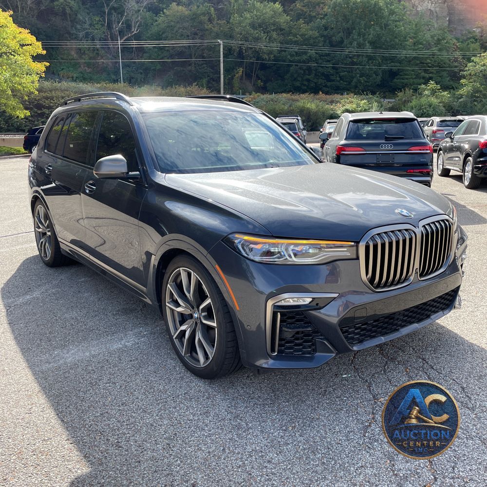 2022 BMW X7 M50i