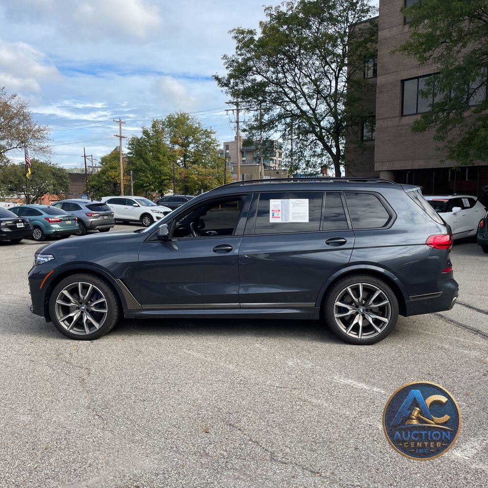 2022 BMW X7 M50i
