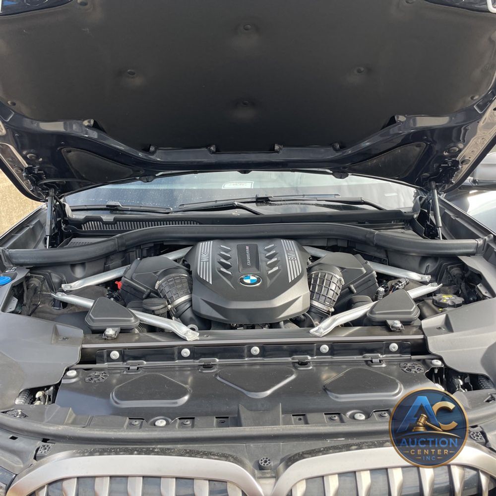 2022 BMW X7 M50i