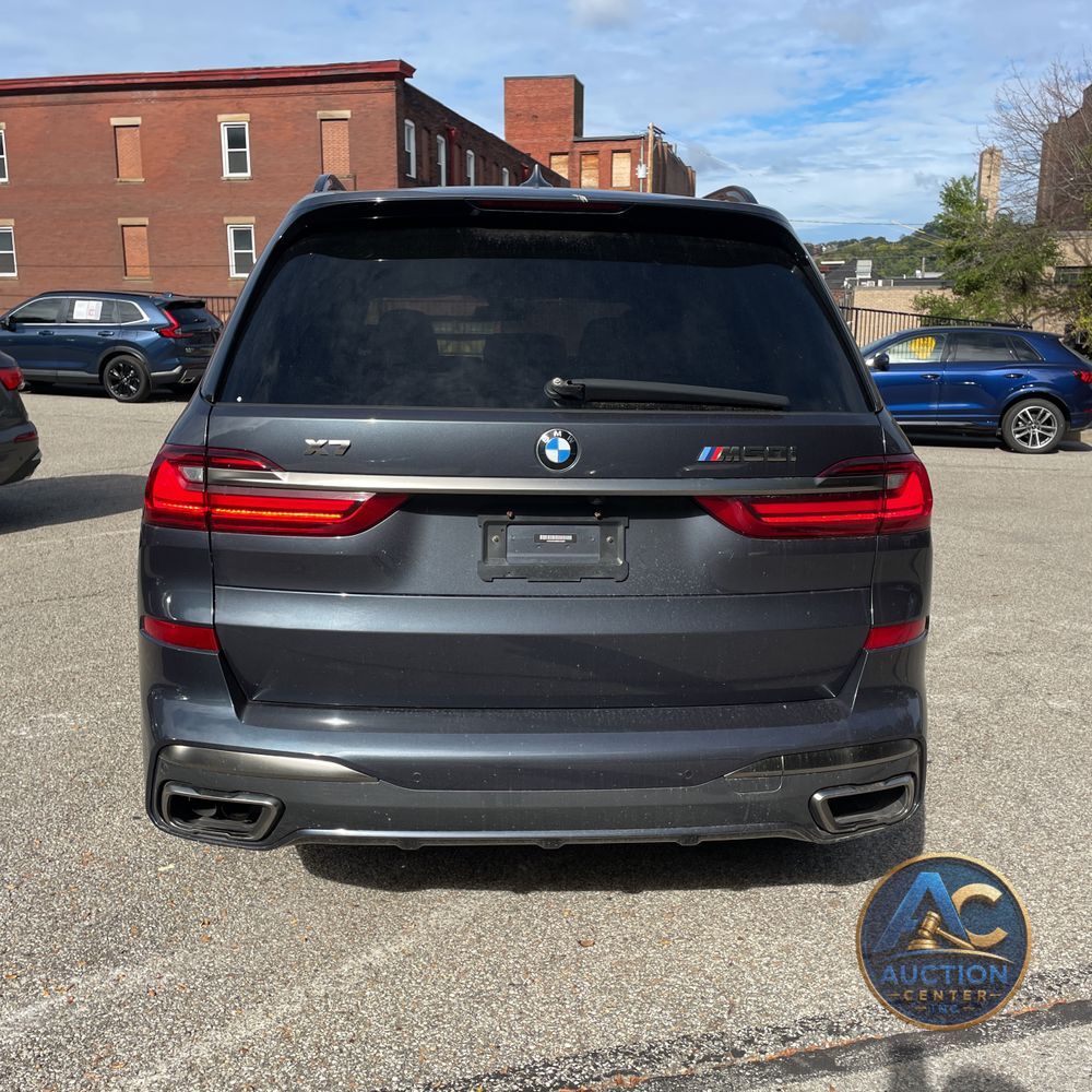 2022 BMW X7 M50i