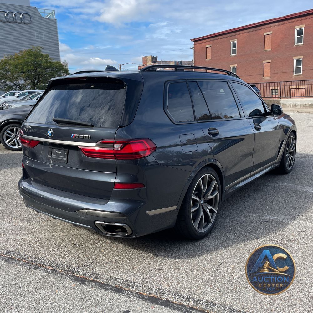 2022 BMW X7 M50i