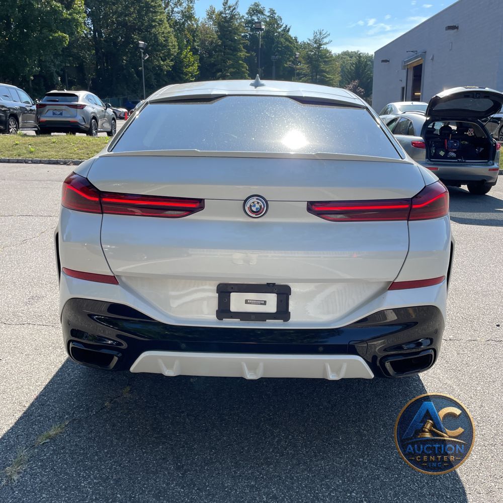 2023 BMW X6 M50i