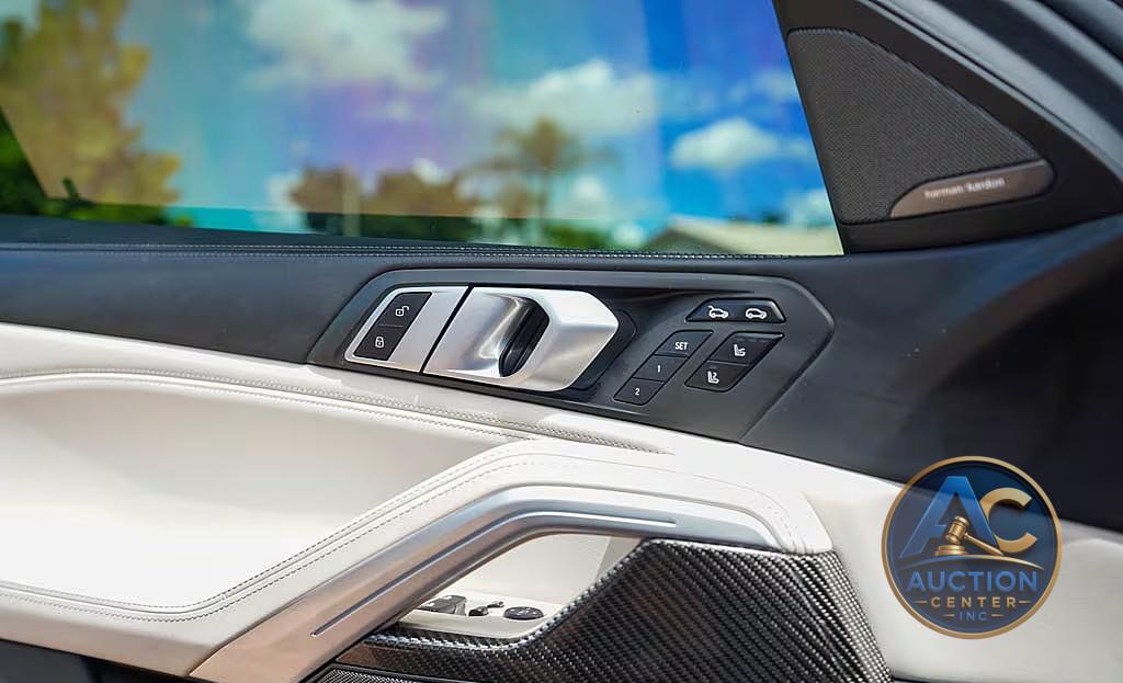 2020 BMW X6 M50i