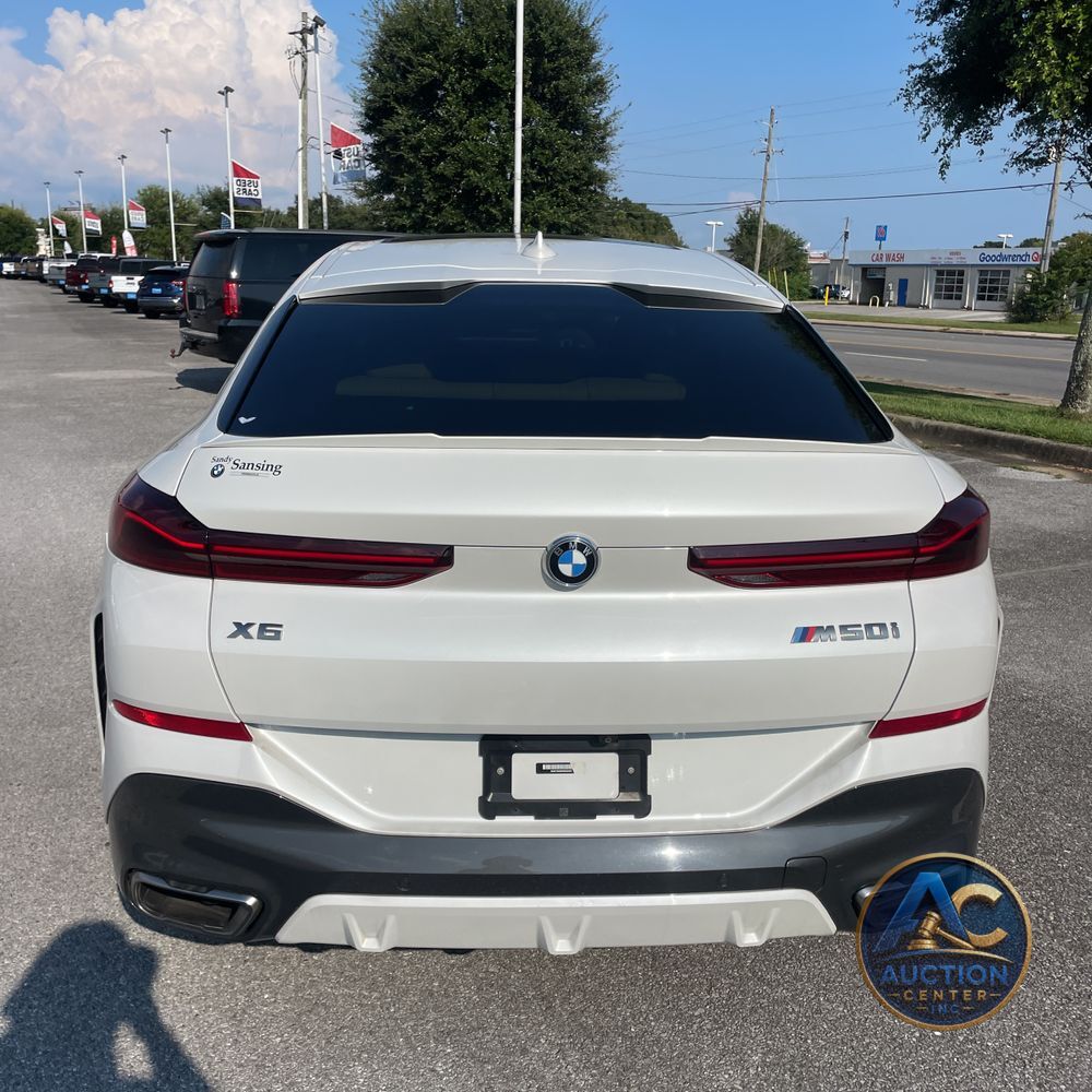 2022 BMW X6 M50i