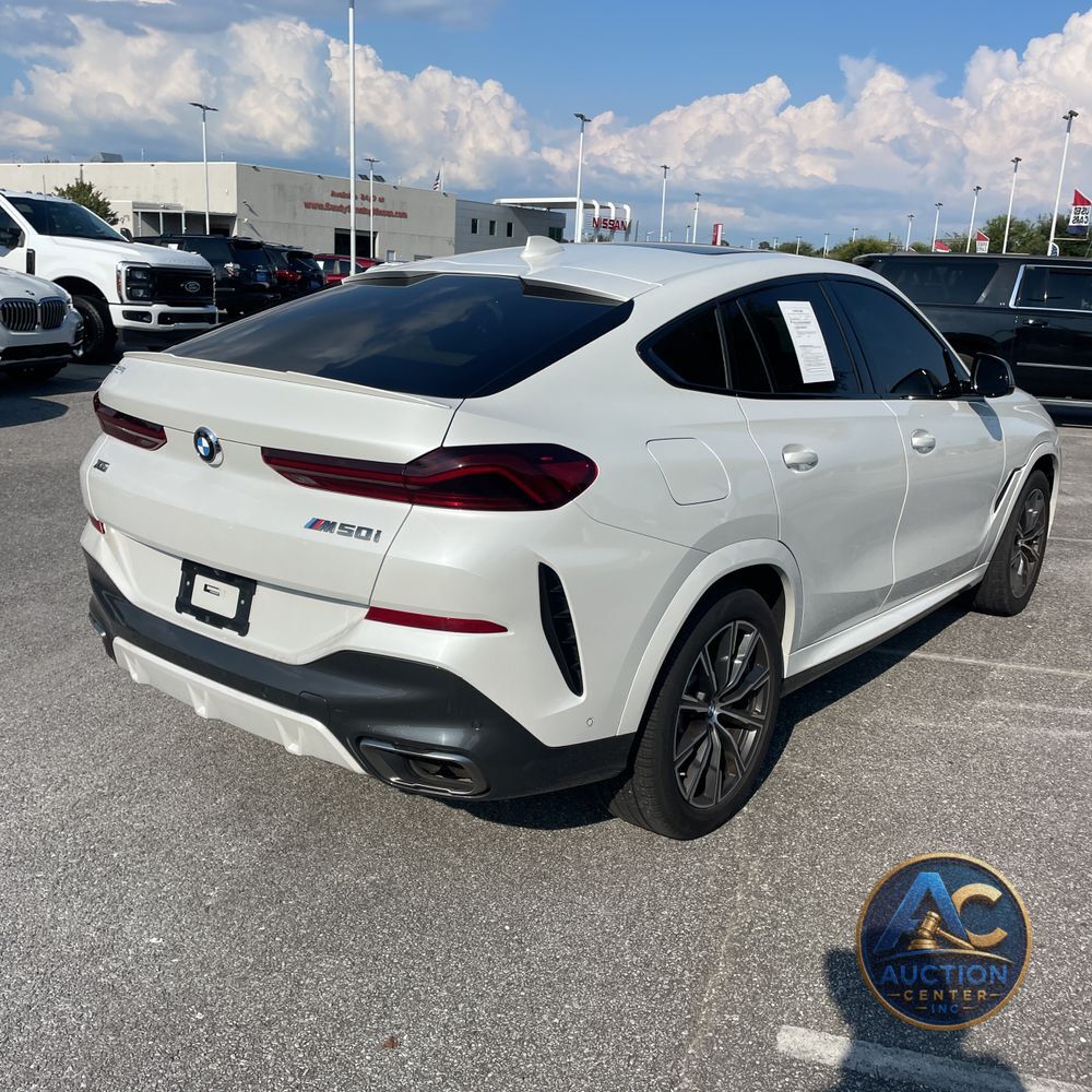 2022 BMW X6 M50i