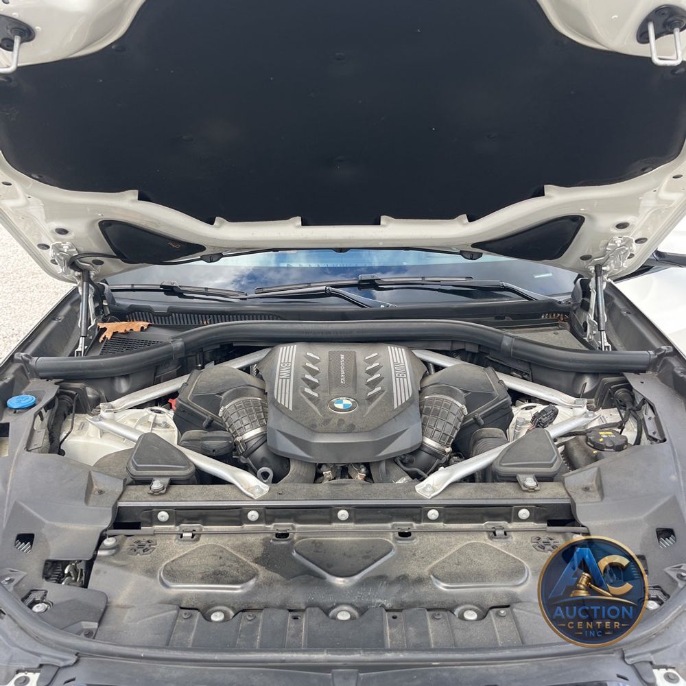 2022 BMW X5 M50i