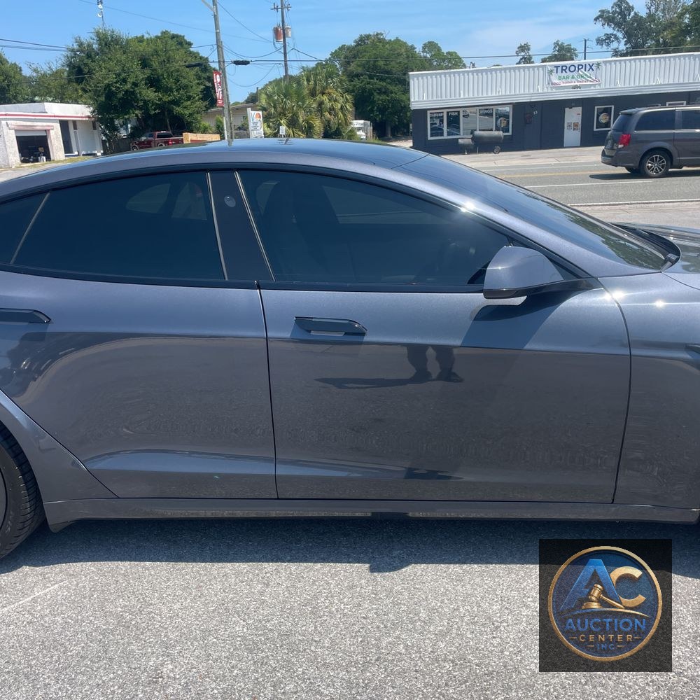 2022 Tesla Model S Plaid