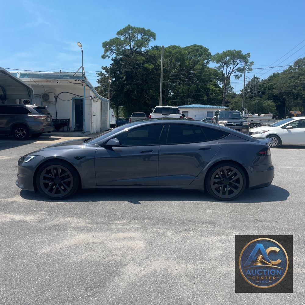 2022 Tesla Model S Plaid