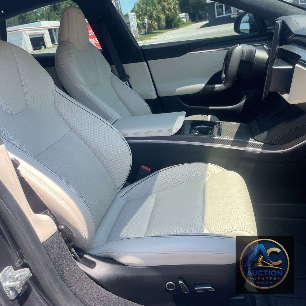 2022 Tesla Model S Plaid