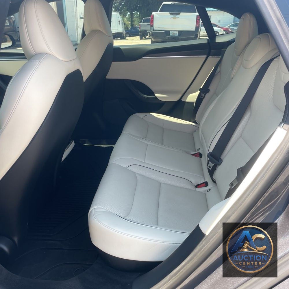 2022 Tesla Model S Plaid