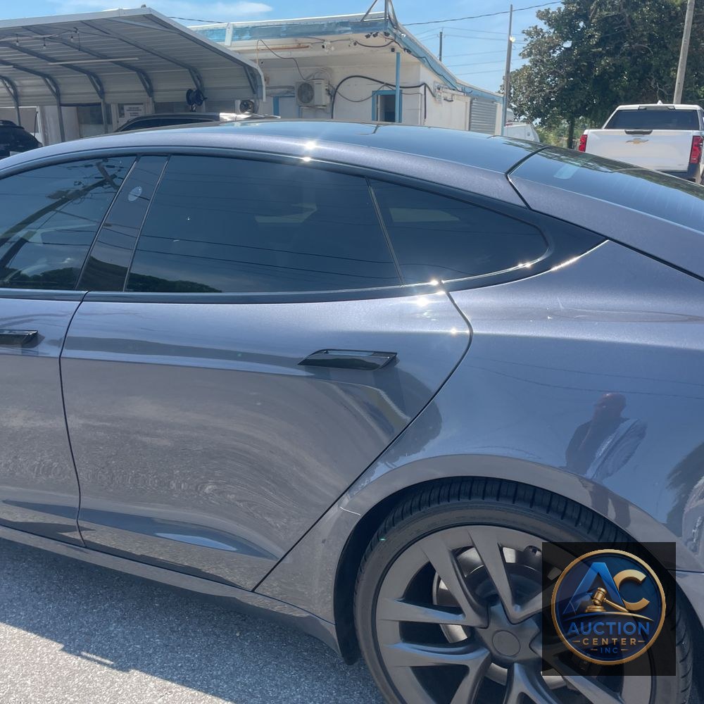 2022 Tesla Model S Plaid