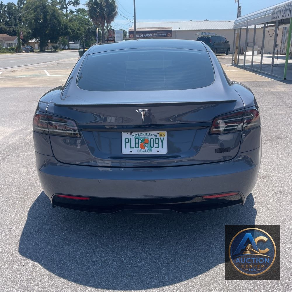 2022 Tesla Model S Plaid