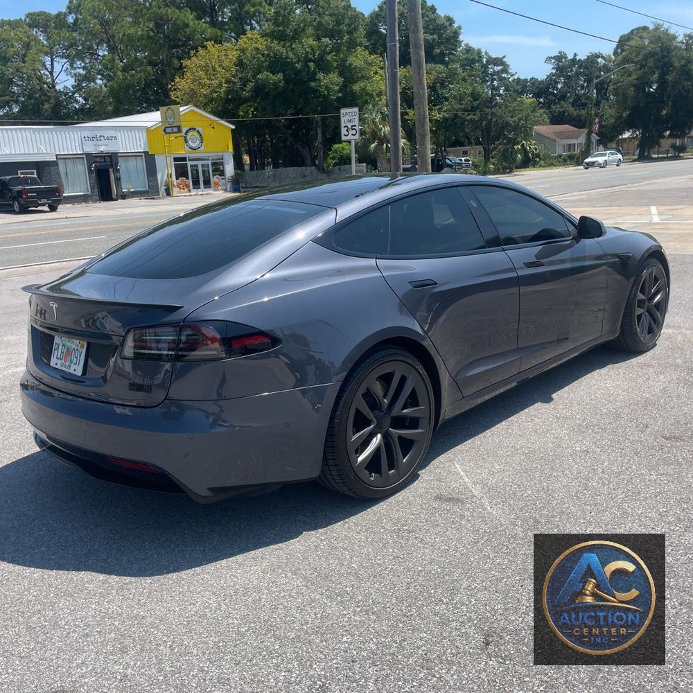 2022 Tesla Model S Plaid