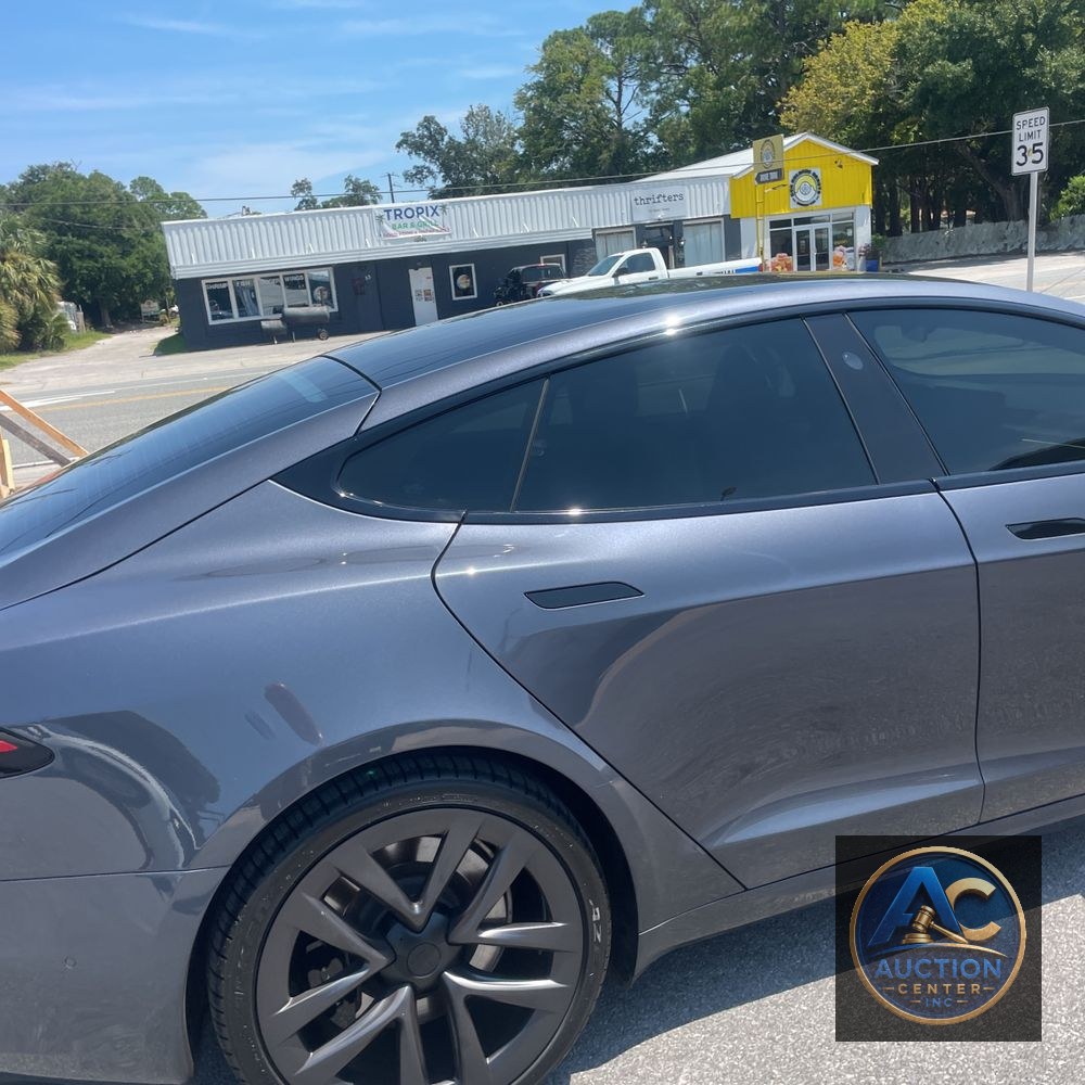 2022 Tesla Model S Plaid
