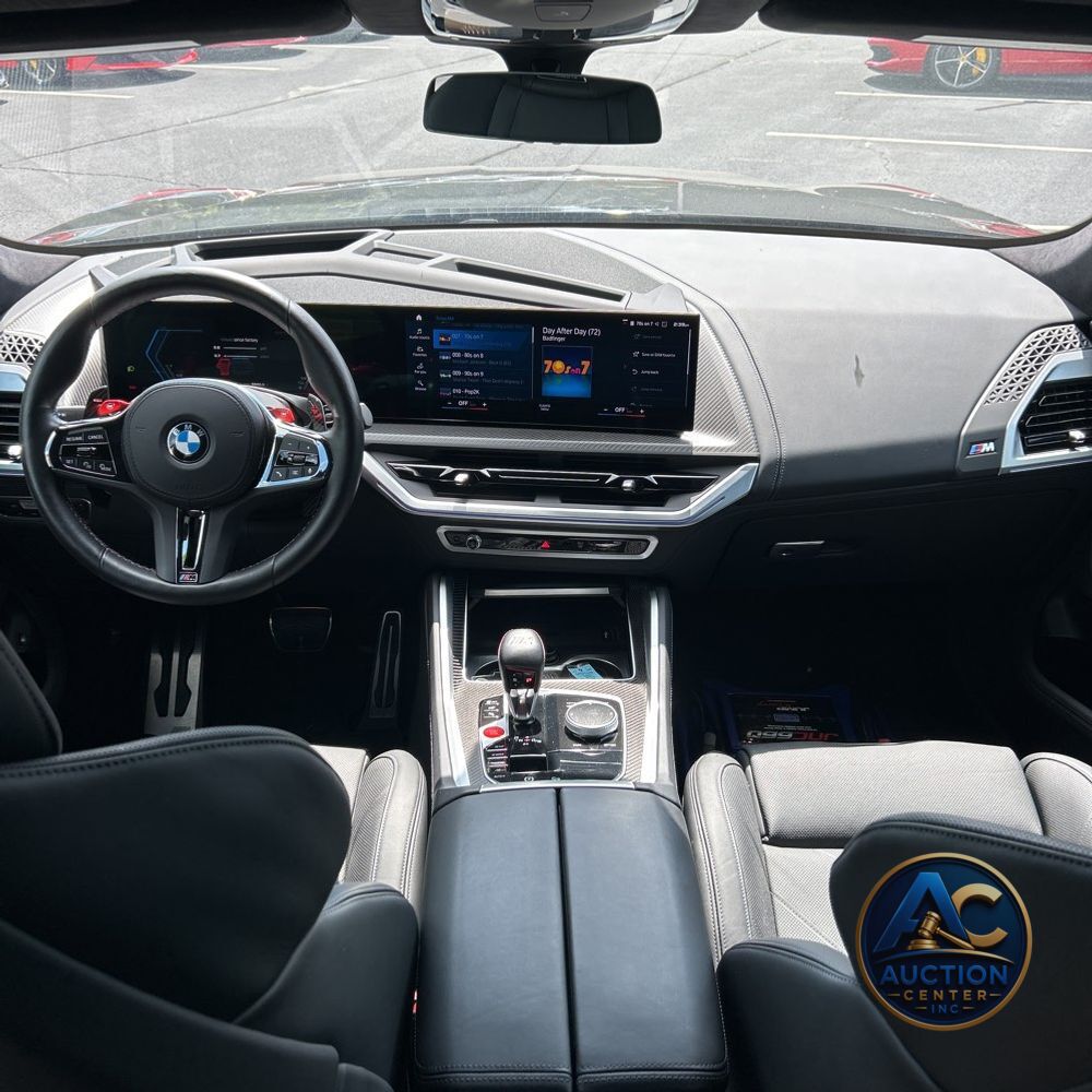 2023 BMW XM Base