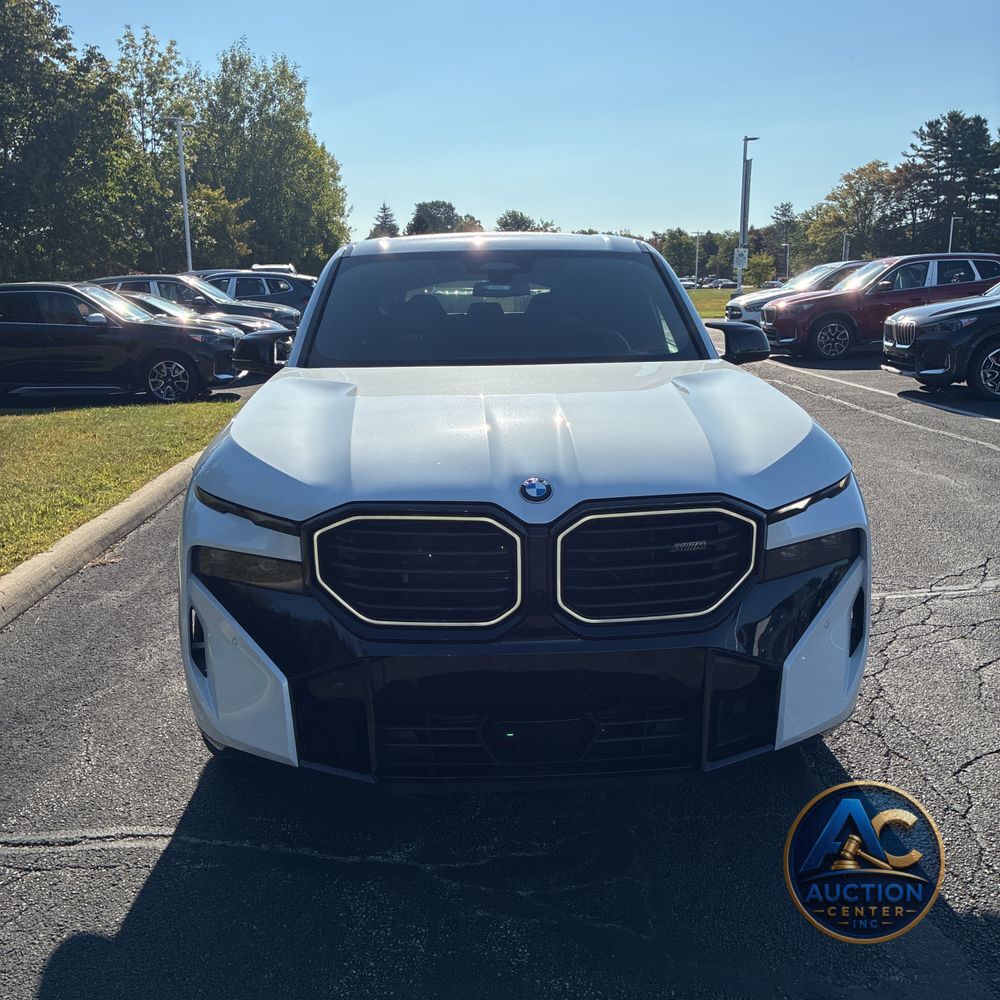 2023 BMW XM Base