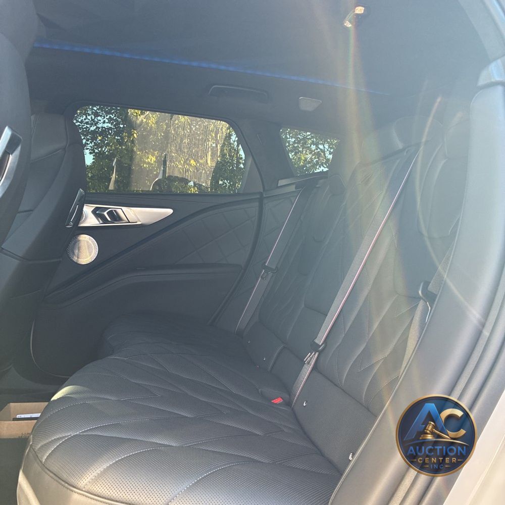 2023 BMW XM Base