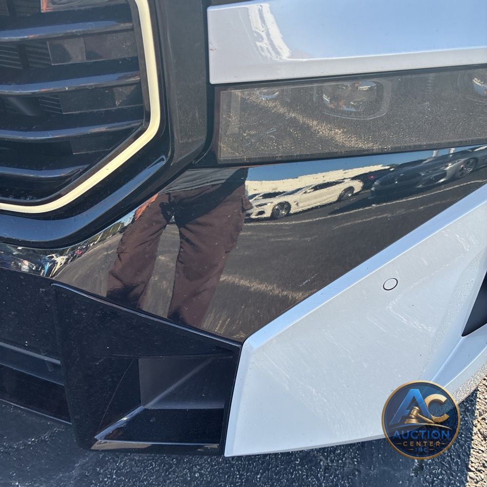 2023 BMW XM Base
